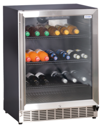 KBS Glastürkühlschrank 154 GU Frontansicht mit Edelstahlrahmen und Glastür, drei Ebenen gefüllt mit Flaschen verschiedener Getränke. KBS Glastürkühlschrank 154 GU Frontansicht mit Edelstahlrahmen und Glastür, drei Ebenen gefüllt mit Flaschen verschiedener Getränke.