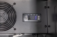 KBS Glastürkühlschrank 316 G, Nahaufnahme der digitalen Temperaturanzeige mit LED-Display und Bedientasten, für präzise Temperatureinstellung.
