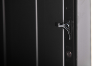KBS Glastürkühlschrank 316 G, Nahaufnahme einer stabilen Regalträger-Halterung zur Höhenverstellung der Fachböden.