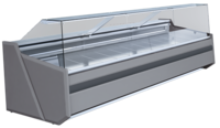 Diagonale Ansicht der Frischwarentheke Theben 2500-U mit extrabreiter Auslagefläche und großzügigem Glaspanel zur Präsentation von frischen Produkten im Verkaufsbereich. Diagonale Ansicht der Frischwarentheke Theben 2500-U mit extrabreiter Auslagefläche und großzügigem Glaspanel zur Präsentation von frischen Produkten im Verkaufsbereich.