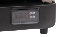 KBS Glastürkühlschrank 384 Frontansicht des digitalen Temperaturdisplays mit geöffnetem Schutzdeckel, rote LED-Anzeige, für präzise Temperaturkontrolle in Gastronomie und Einzelhandel.